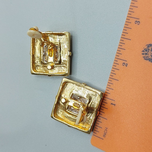 Vintage Modernist Two Tobe Gold and Silver Square Clip On Earrings - Picture 6 of 6